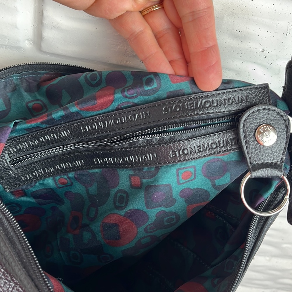 STONE MOUNTAIN BLACK PEBBLE LEATHER CROSSBODY BAG - Picture 7 of 14